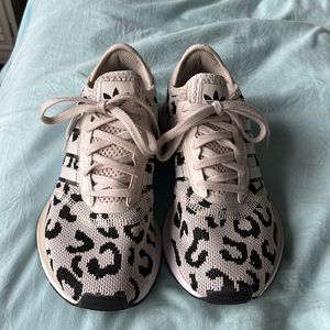 Adidas swift run leopard